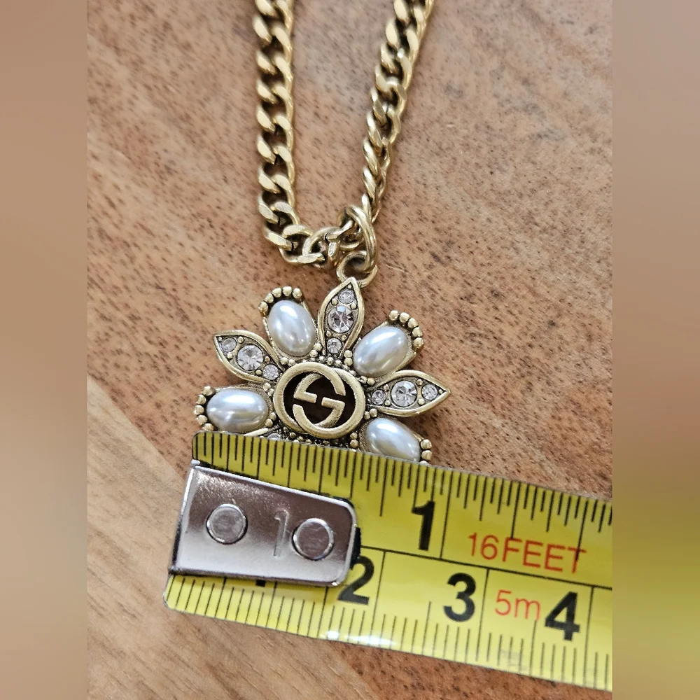 Gucci Gold Necklace with Floral Pendant - Picture 10 of 12